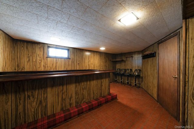 7 Carriage Court, Dix Hills, NY 11746