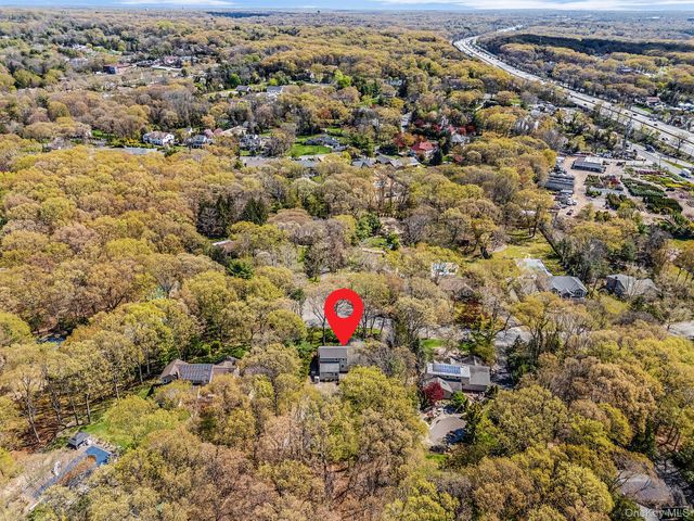 7 Carriage Court, Dix Hills, NY 11746