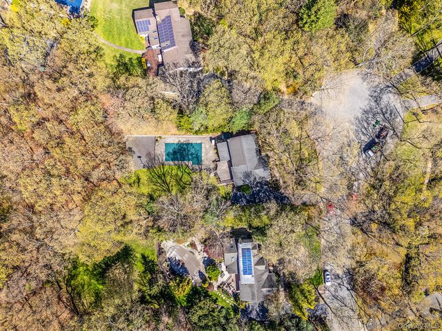 7 Carriage Court, Dix Hills, NY 11746