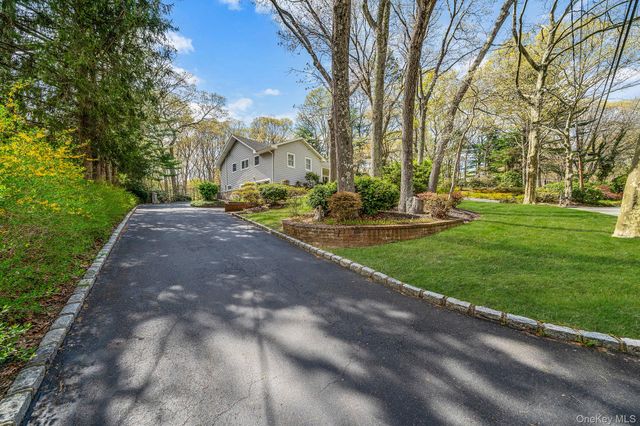 7 Carriage Court, Dix Hills, NY 11746