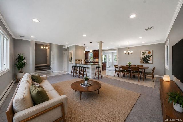 7 Carriage Court, Dix Hills, NY 11746