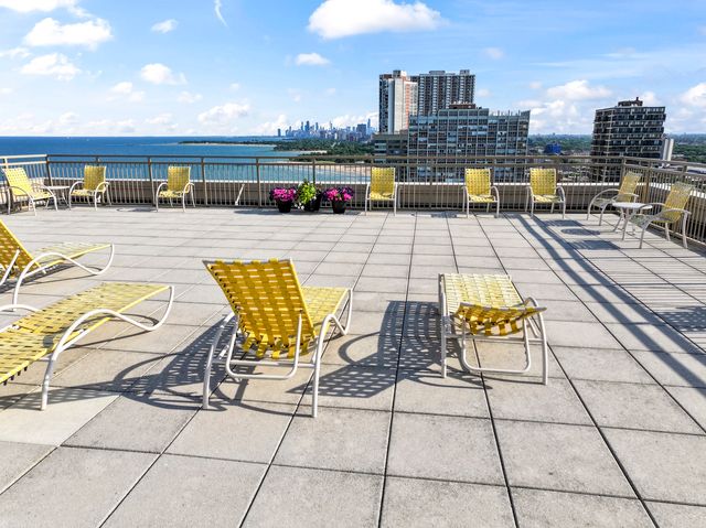 6301 N Sheridan Road 11R, Chicago, IL 60660