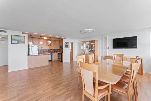 6301 N Sheridan Road 11R, Chicago, IL 60660