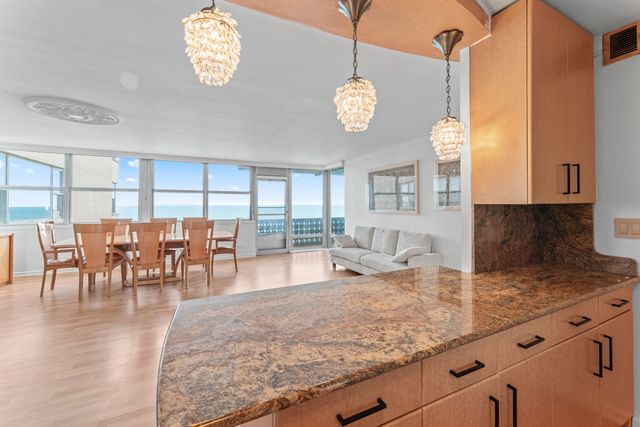 6301 N Sheridan Road 11R, Chicago, IL 60660