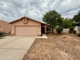 144 E Mesquite Crest Place, Oro Valley, AZ 85755