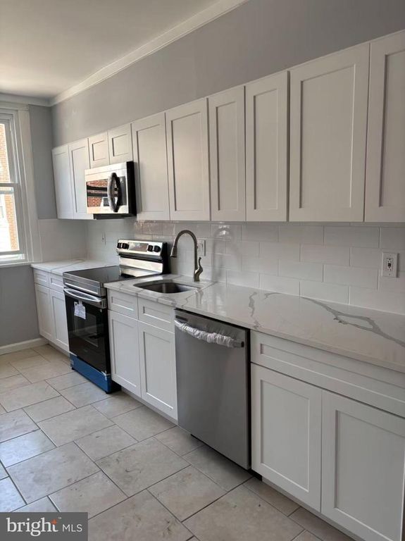 5904 ALMA ST, Philadelphia, PA 19149