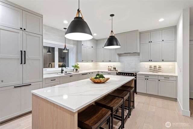 11222 115th Place NE, Kirkland, WA 98033