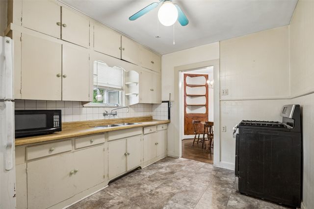 106 N Briscoe Boulevard, Dallas, TX 75211