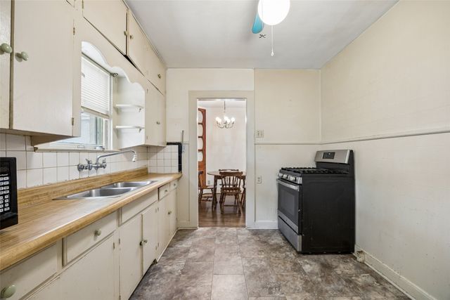 106 N Briscoe Boulevard, Dallas, TX 75211
