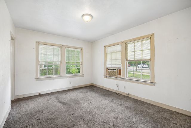 106 N Briscoe Boulevard, Dallas, TX 75211