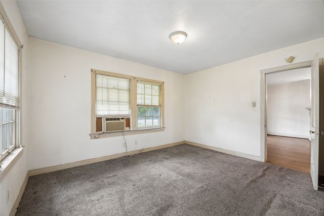 106 N Briscoe Boulevard, Dallas, TX 75211