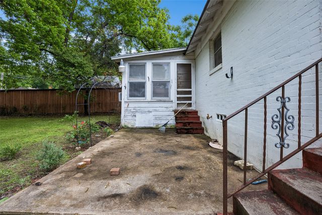 106 N Briscoe Boulevard, Dallas, TX 75211