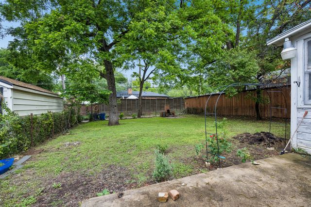 106 N Briscoe Boulevard, Dallas, TX 75211