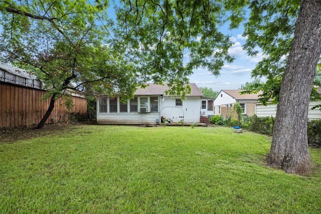 106 N Briscoe Boulevard, Dallas, TX 75211