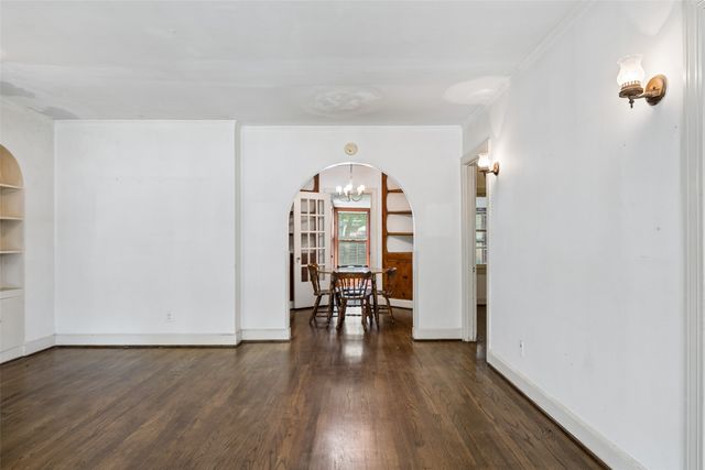 106 N Briscoe Boulevard, Dallas, TX 75211