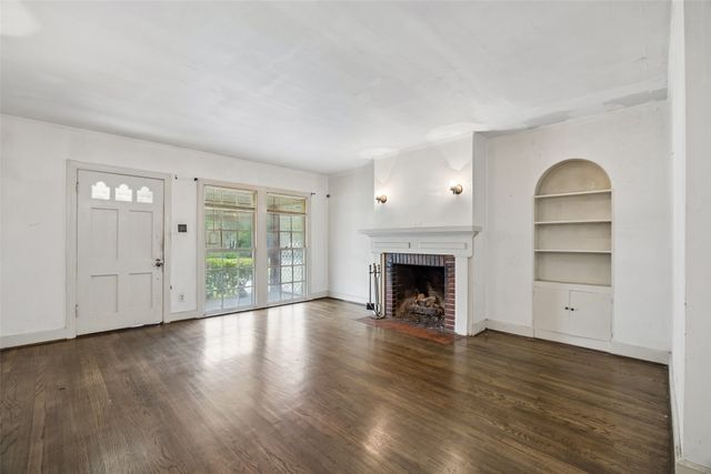 106 N Briscoe Boulevard, Dallas, TX 75211