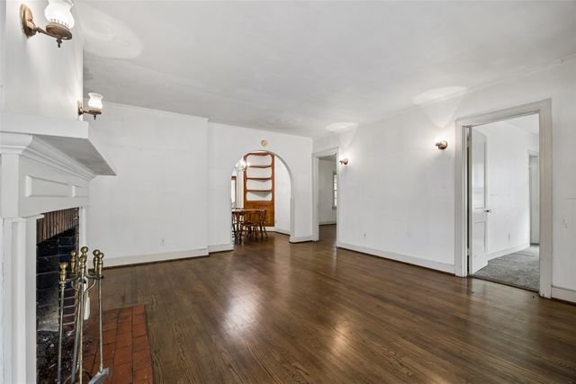 106 N Briscoe Boulevard, Dallas, TX 75211