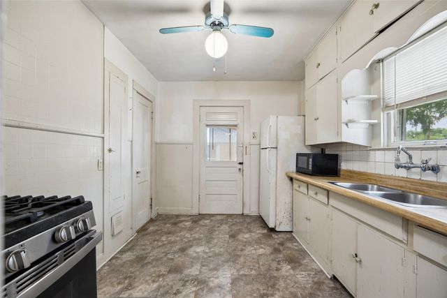 106 N Briscoe Boulevard, Dallas, TX 75211