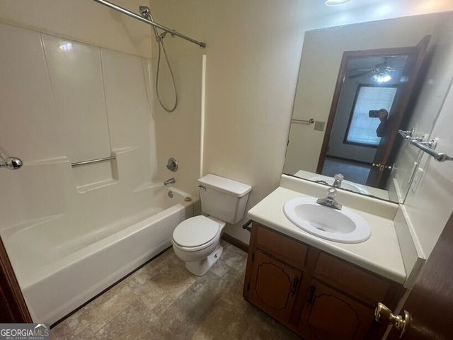 986 Locust Drive NE, Conyers, GA 30012