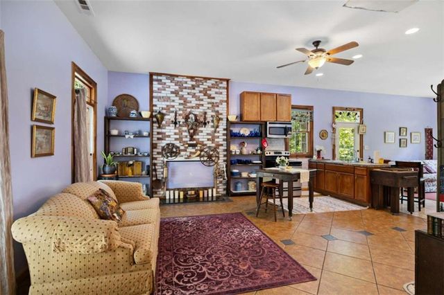 286 Killarney Way, Kingston, GA 30145