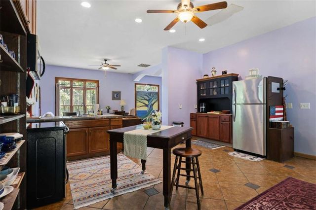 286 Killarney Way, Kingston, GA 30145