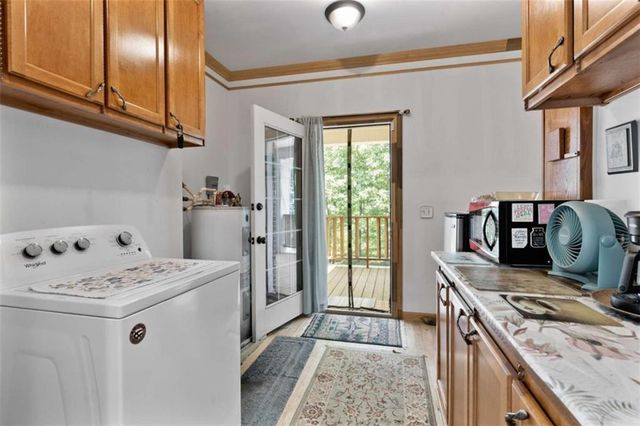 286 Killarney Way, Kingston, GA 30145