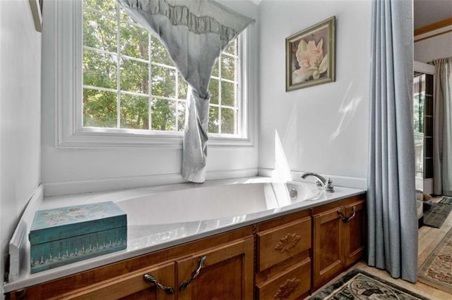 286 Killarney Way, Kingston, GA 30145