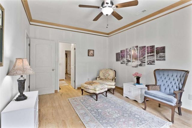 286 Killarney Way, Kingston, GA 30145