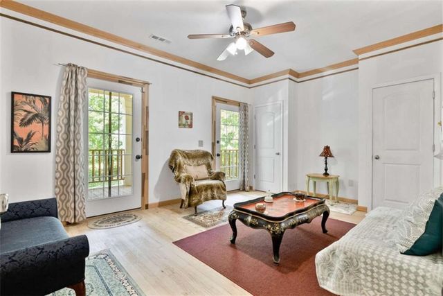 286 Killarney Way, Kingston, GA 30145
