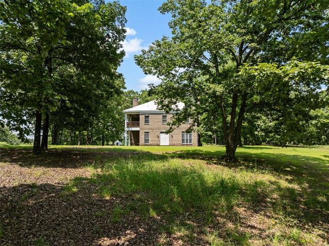286 Killarney Way, Kingston, GA 30145
