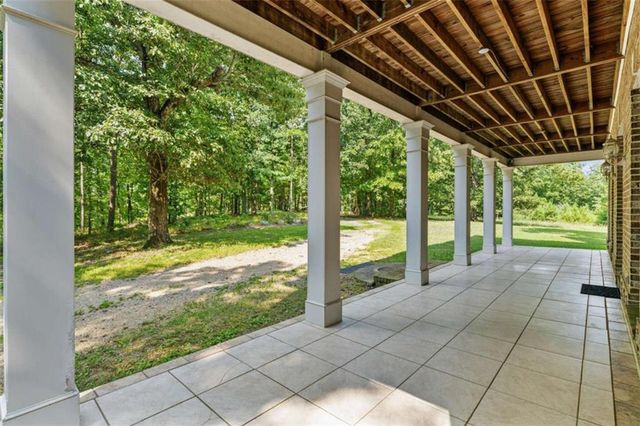286 Killarney Way, Kingston, GA 30145