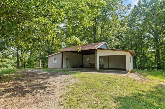 286 Killarney Way, Kingston, GA 30145