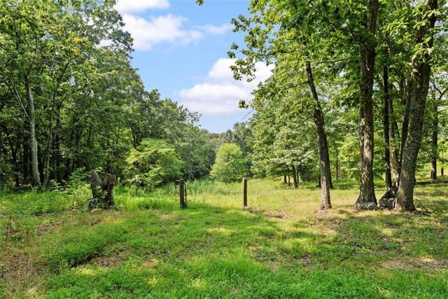 286 Killarney Way, Kingston, GA 30145