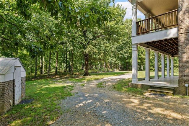 286 Killarney Way, Kingston, GA 30145