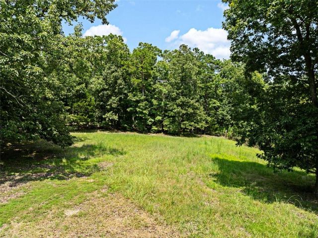 286 Killarney Way, Kingston, GA 30145