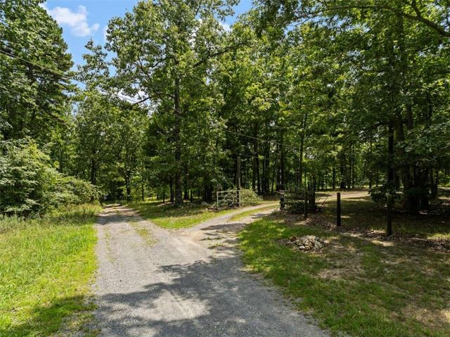 286 Killarney Way, Kingston, GA 30145