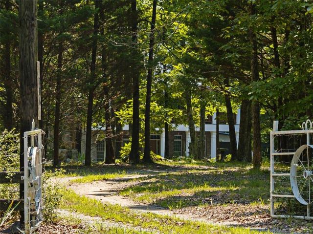 286 Killarney Way, Kingston, GA 30145