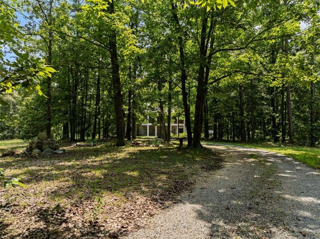 286 Killarney Way, Kingston, GA 30145