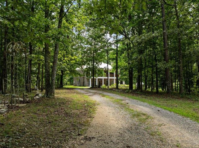286 Killarney Way, Kingston, GA 30145