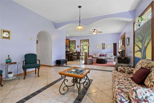 286 Killarney Way, Kingston, GA 30145