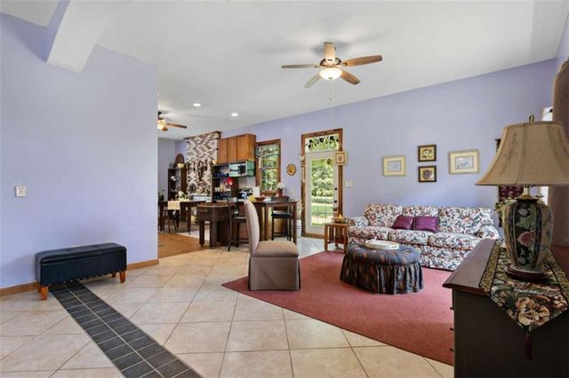 286 Killarney Way, Kingston, GA 30145