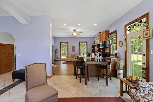 286 Killarney Way, Kingston, GA 30145
