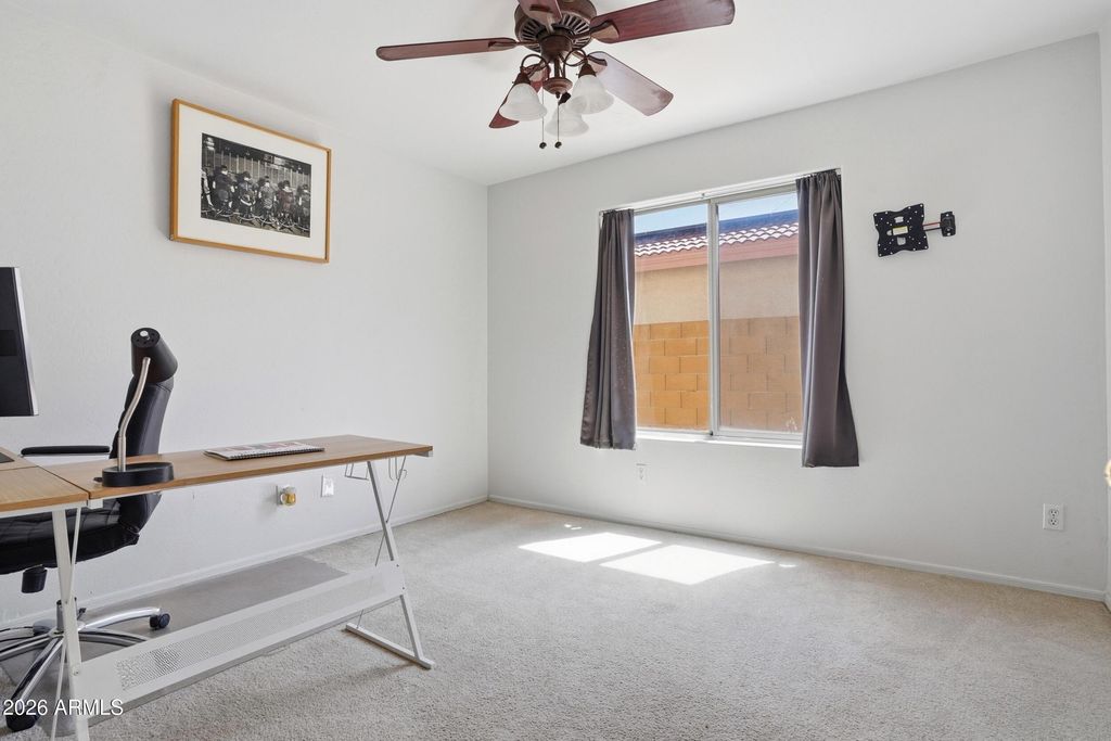 Image 12 of property listing at 17056 W ABERDEEN Drive, Surprise, AZ 85374