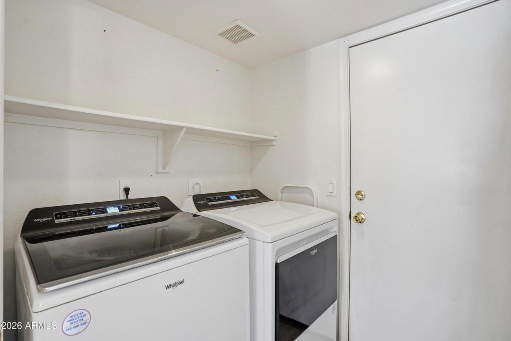 Image 15 of property listing at 17056 W ABERDEEN Drive, Surprise, AZ 85374
