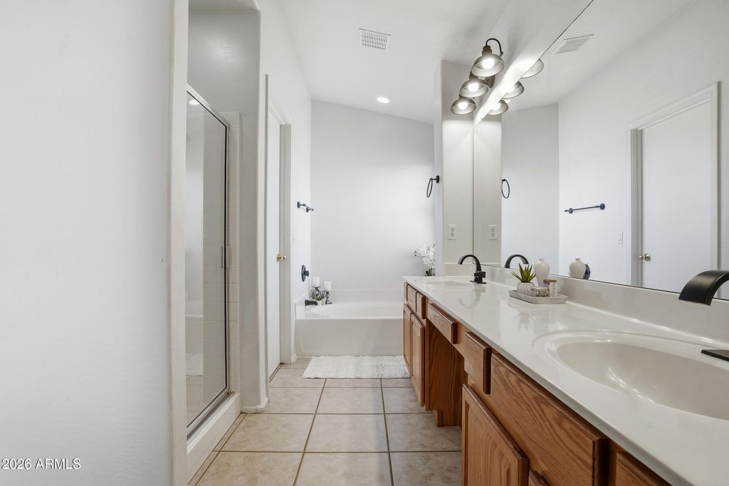 Image 23 of property listing at 17056 W ABERDEEN Drive, Surprise, AZ 85374