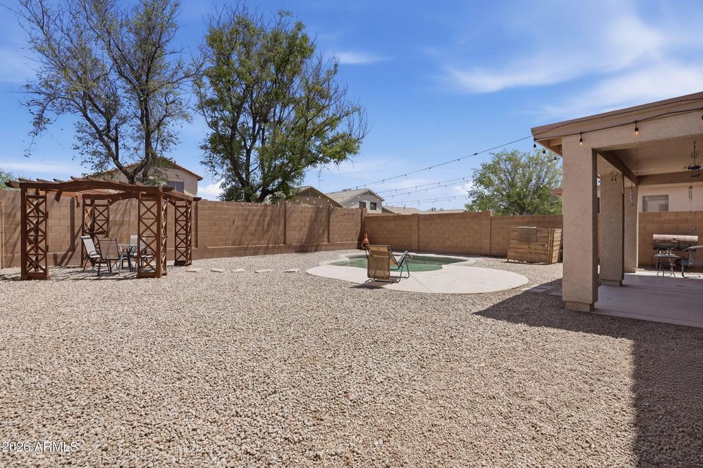 Image 31 of property listing at 17056 W ABERDEEN Drive, Surprise, AZ 85374