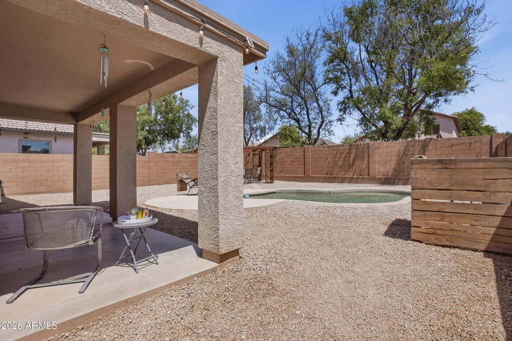 Image 32 of property listing at 17056 W ABERDEEN Drive, Surprise, AZ 85374