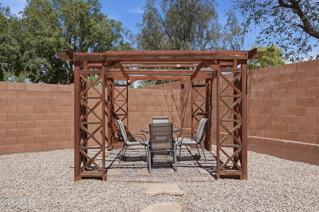 Image 33 of property listing at 17056 W ABERDEEN Drive, Surprise, AZ 85374