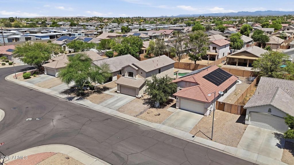Image 35 of property listing at 17056 W ABERDEEN Drive, Surprise, AZ 85374