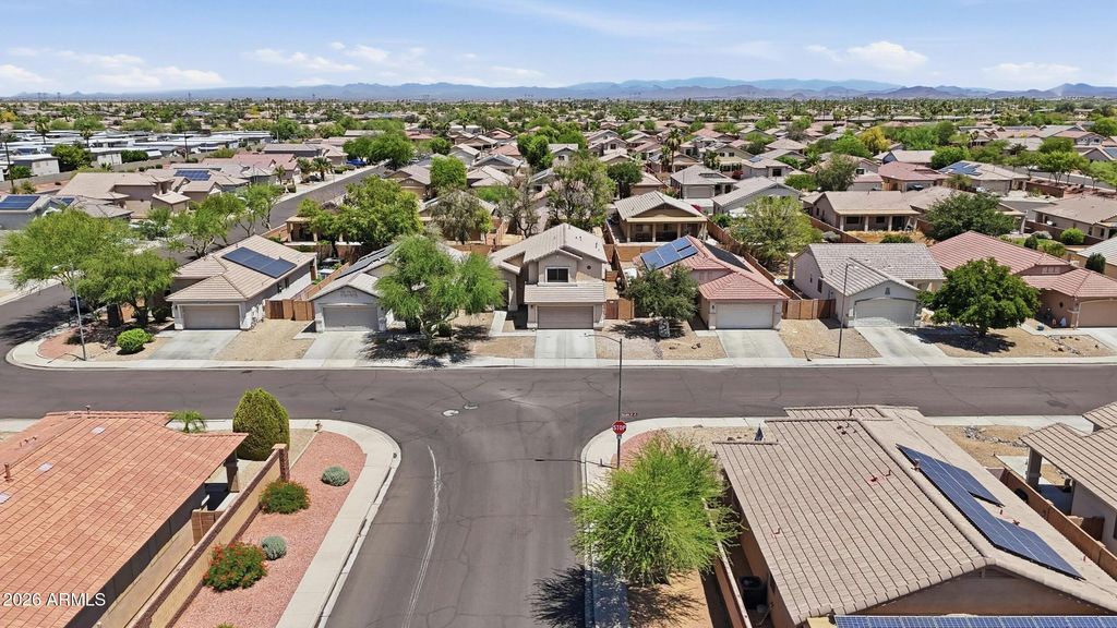 Image 36 of property listing at 17056 W ABERDEEN Drive, Surprise, AZ 85374